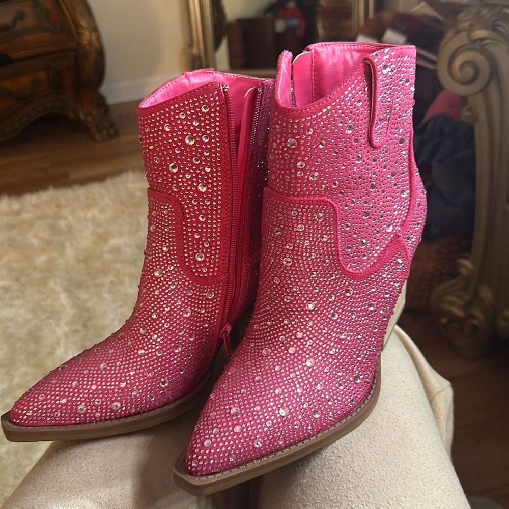 Sz 9 fuscia rhinestone boots size 9